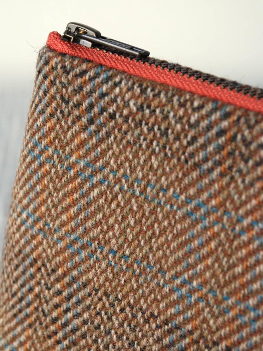Tweed pouch in Bark/ Charcoal/ Sky