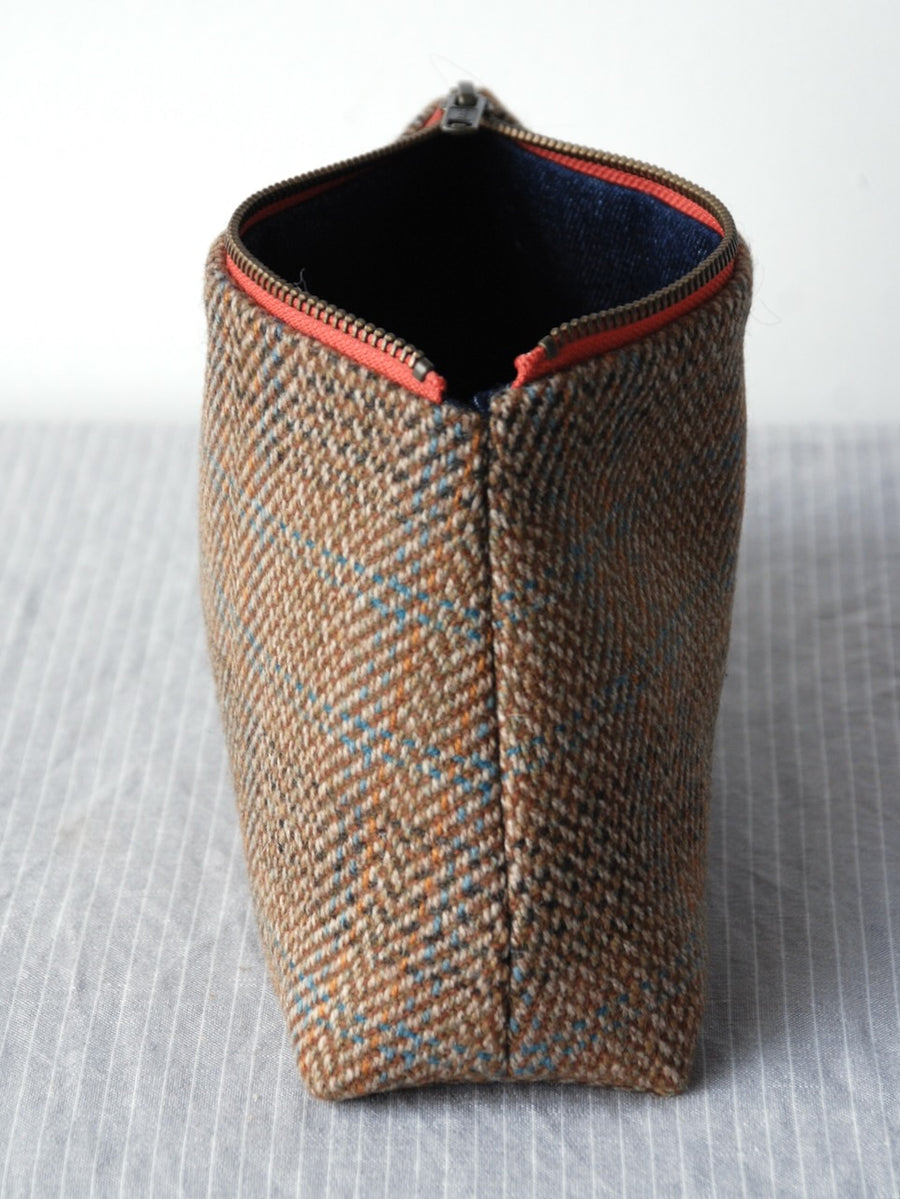 Tweed pouch in Bark/ Charcoal/ Sky