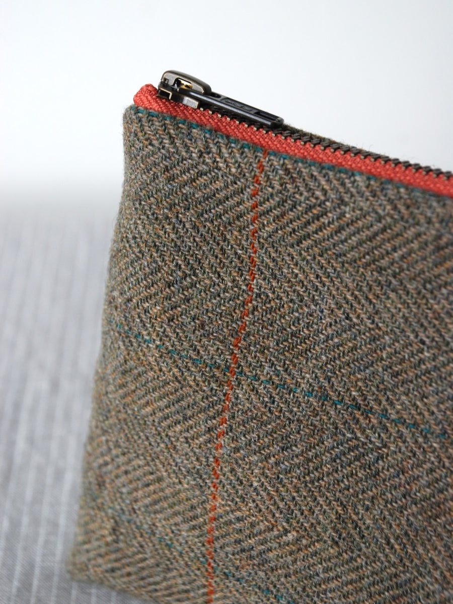 Tweed pouch in Pale sage/ rust