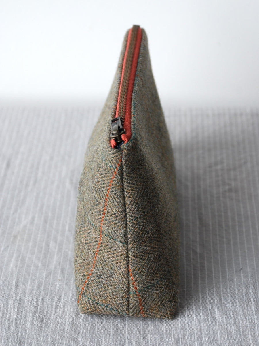 Tweed pouch in Pale sage/ rust