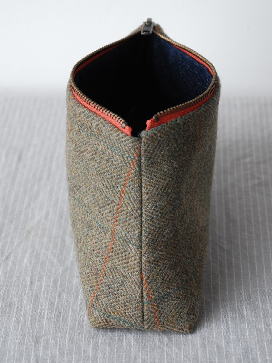 Tweed pouch in Pale sage/ rust