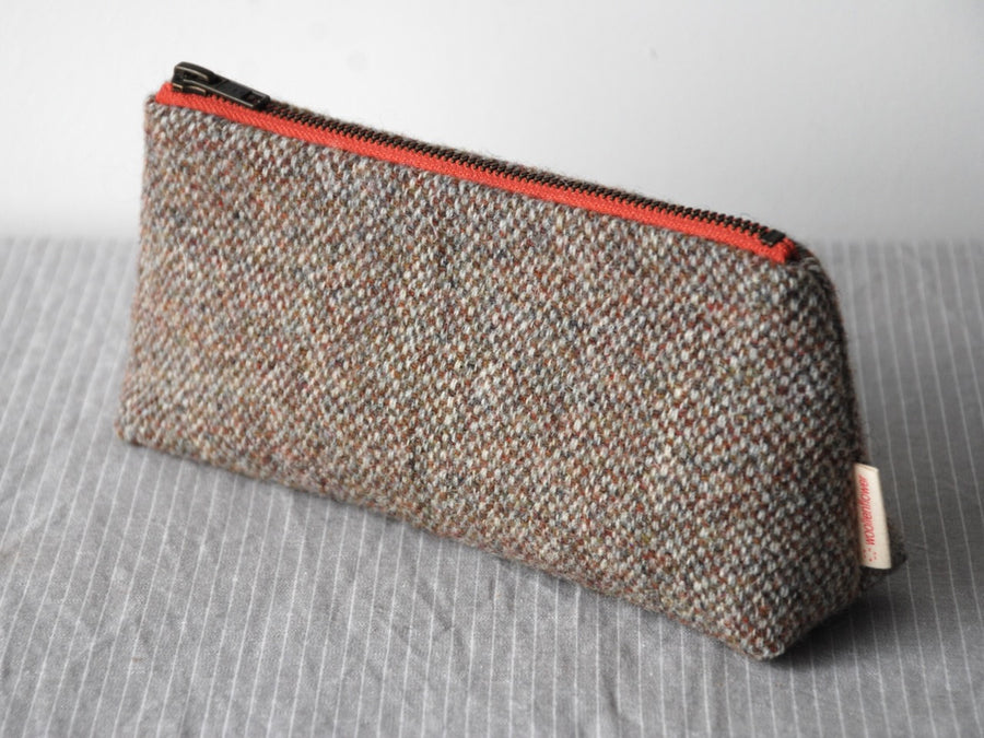 Tweed pouch in Silver/ Bark